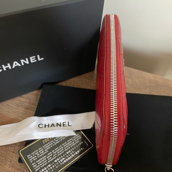 Authentic Chanel zippy caviar wallet - Picture 5 of 16